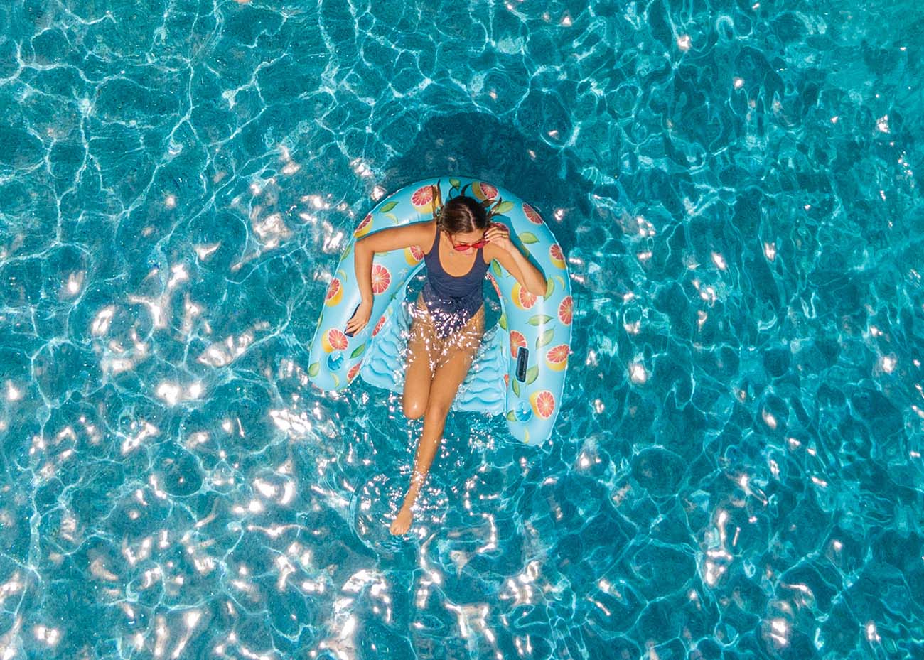 Pool chairs in online water